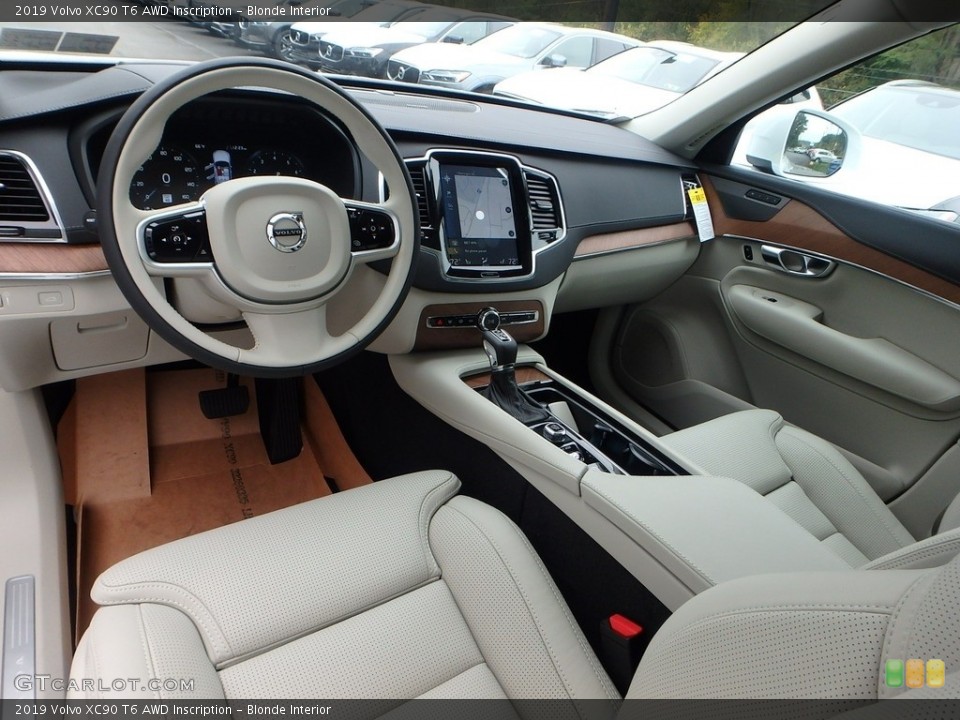 Blonde Interior Photo for the 2019 Volvo XC90 T6 AWD Inscription #129787578