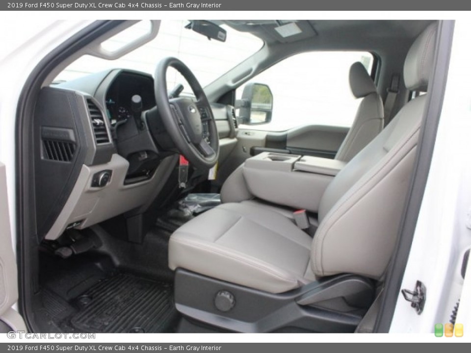 Earth Gray Interior Photo for the 2019 Ford F450 Super Duty XL Crew Cab 4x4 Chassis #129813194