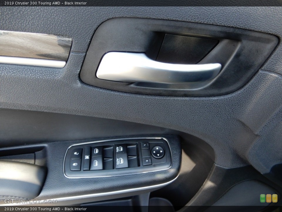 Black Interior Controls for the 2019 Chrysler 300 Touring AWD #129829522