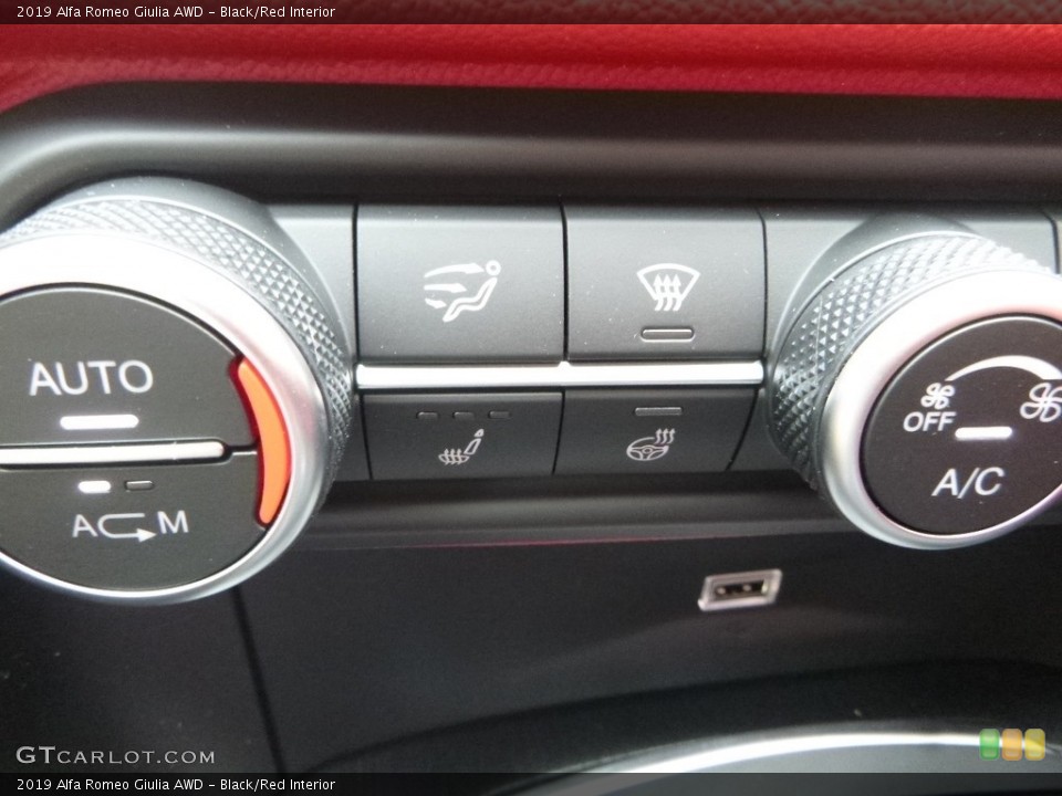 Black/Red Interior Controls for the 2019 Alfa Romeo Giulia AWD #129864244