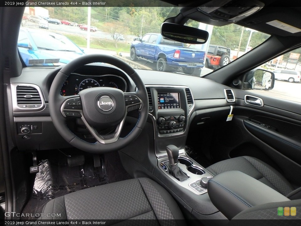 Black Interior Photo for the 2019 Jeep Grand Cherokee Laredo 4x4 #129871357