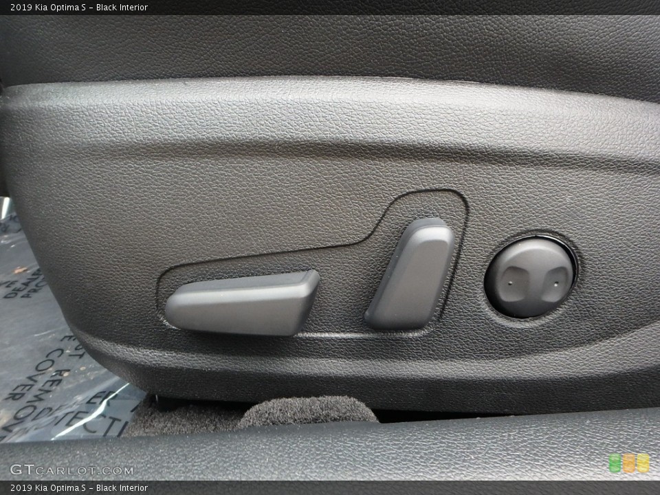 Black Interior Controls for the 2019 Kia Optima S #129885568