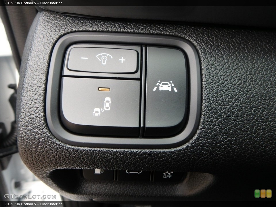 Black Interior Controls for the 2019 Kia Optima S #129885676