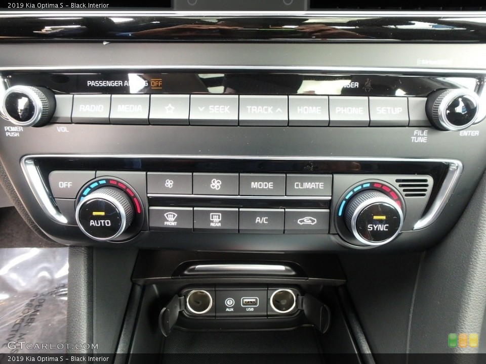 Black Interior Controls for the 2019 Kia Optima S #129885703