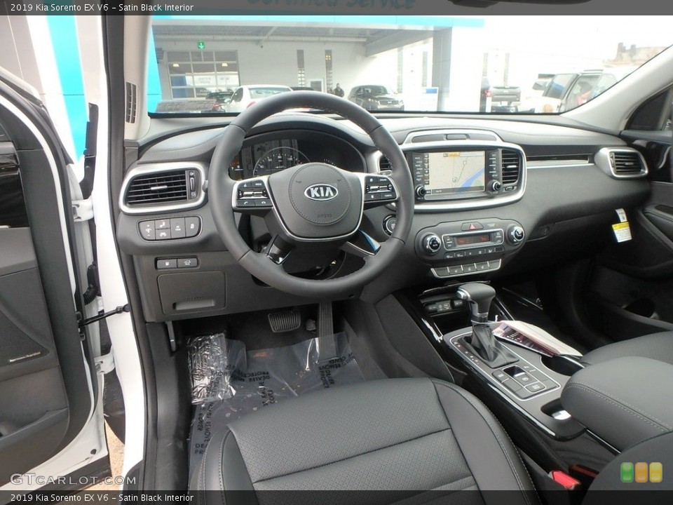 Satin Black Interior Photo for the 2019 Kia Sorento EX V6 #129886114