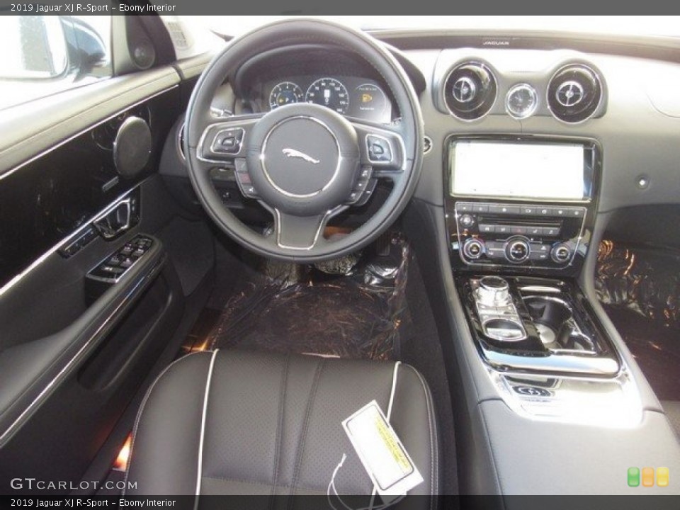 Ebony Interior Dashboard for the 2019 Jaguar XJ R-Sport #129905961