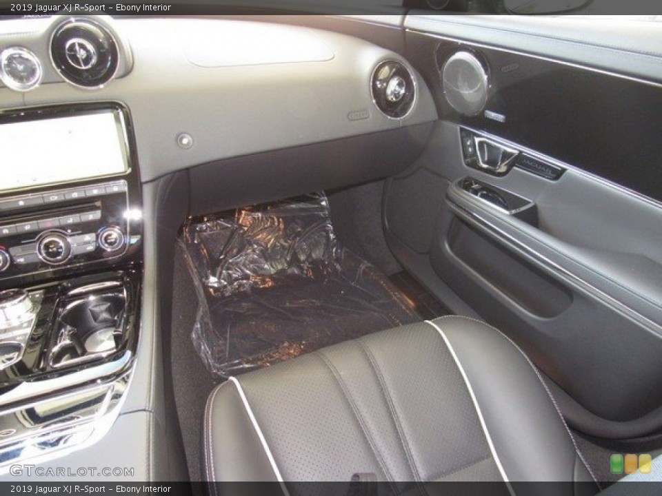 Ebony Interior Front Seat for the 2019 Jaguar XJ R-Sport #129905982