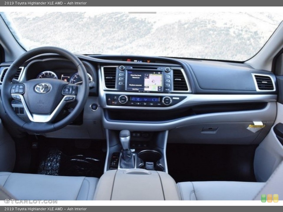 Ash Interior Dashboard for the 2019 Toyota Highlander XLE AWD #129929314