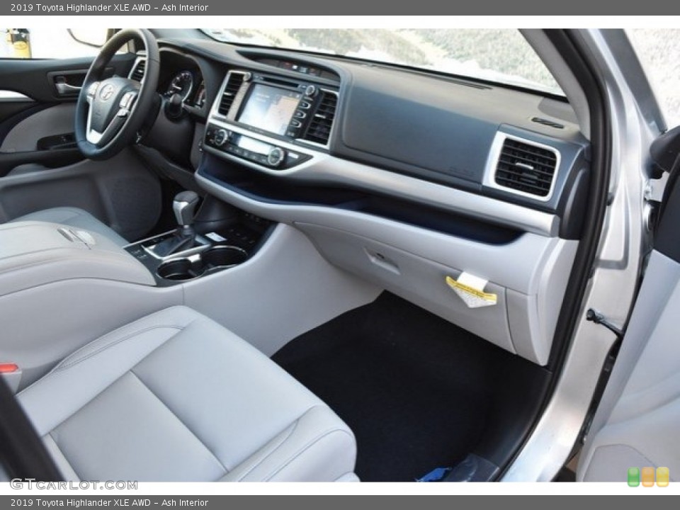 Ash Interior Dashboard for the 2019 Toyota Highlander XLE AWD #129929368