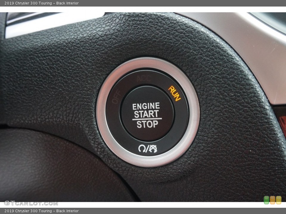 Black Interior Controls for the 2019 Chrysler 300 Touring #129950356