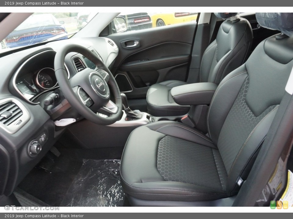 Black Interior Photo for the 2019 Jeep Compass Latitude #129965647