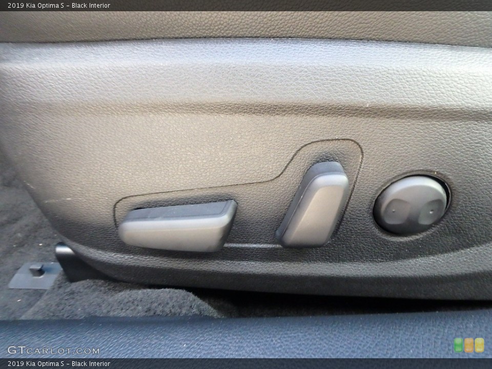 Black Interior Controls for the 2019 Kia Optima S #129986707