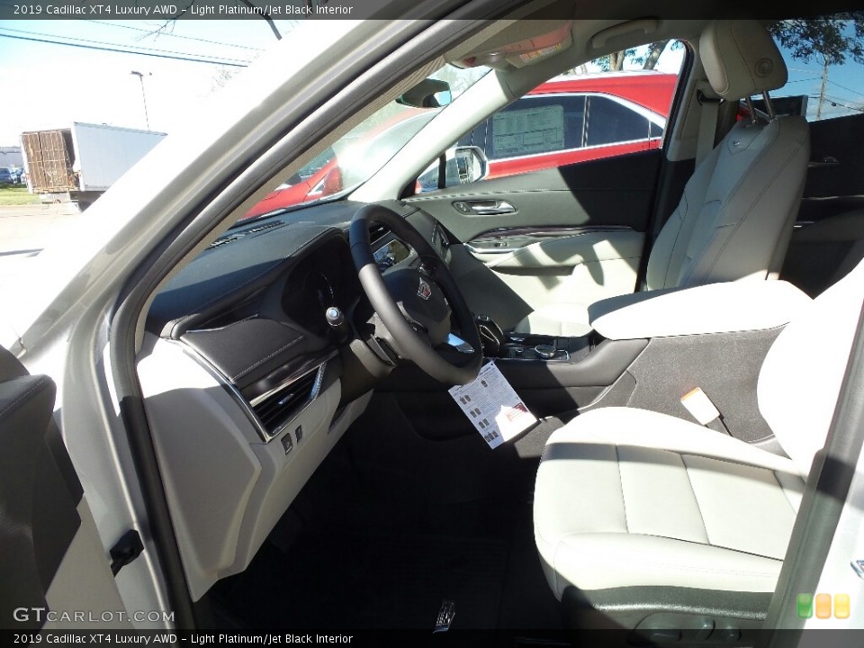 Light Platinum/Jet Black Interior Photo for the 2019 Cadillac XT4 Luxury AWD #129992005