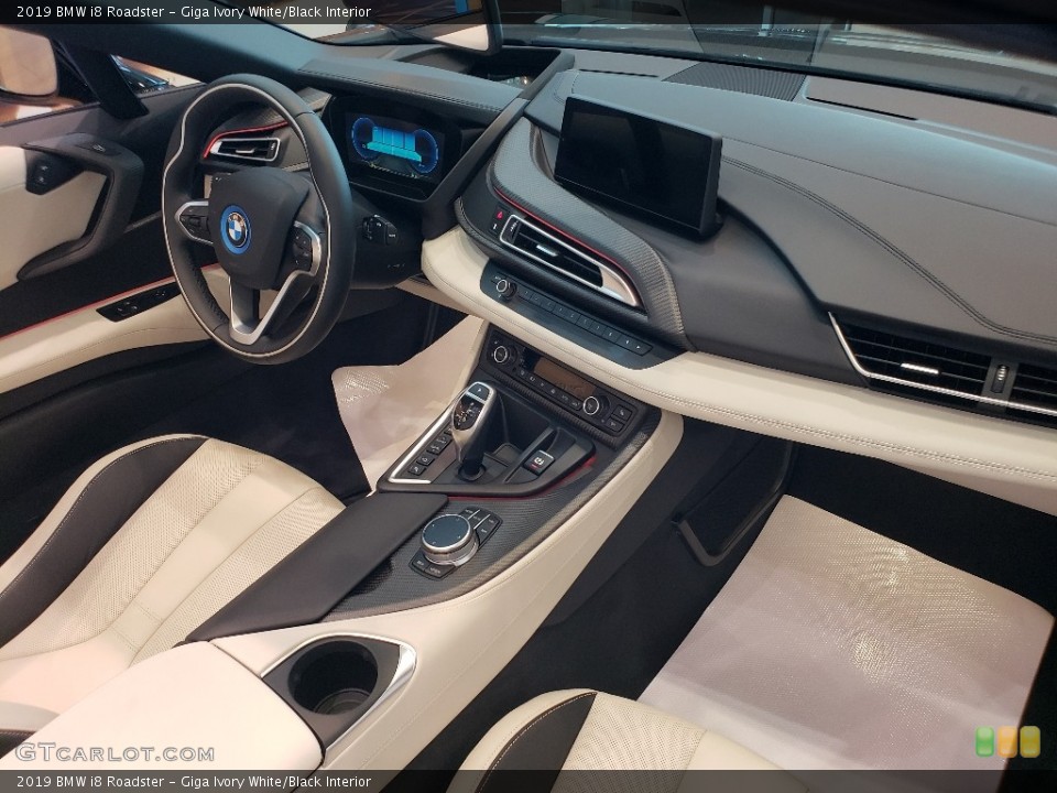 Giga Ivory White/Black Interior Photo for the 2019 BMW i8 Roadster #130008189