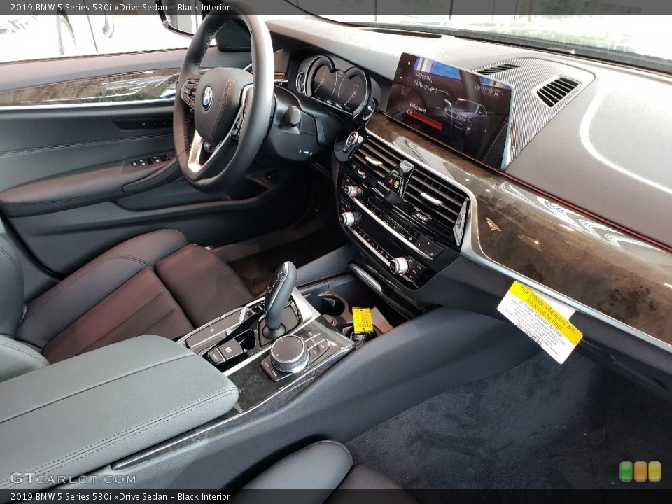Black Interior Dashboard for the 2019 BMW 5 Series 530i xDrive Sedan #130008984