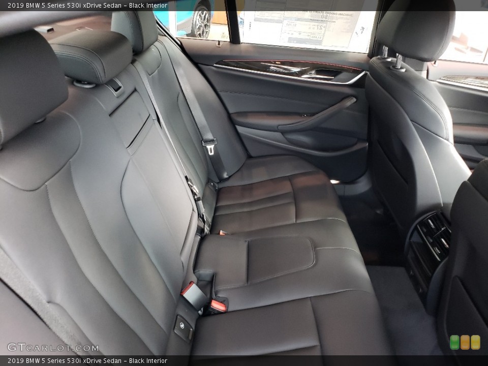 Black Interior Rear Seat for the 2019 BMW 5 Series 530i xDrive Sedan #130009014