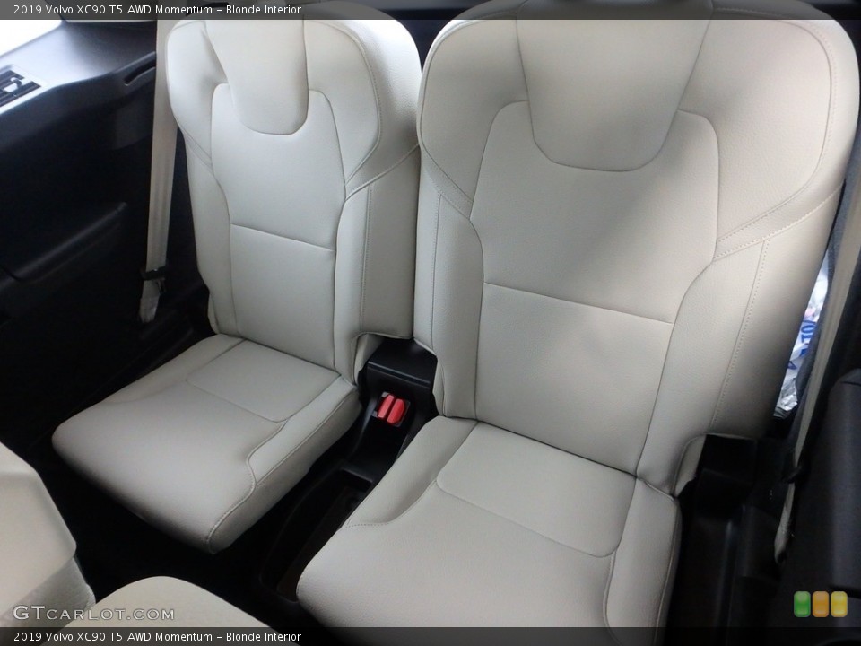 Blonde Interior Rear Seat for the 2019 Volvo XC90 T5 AWD Momentum #130014516