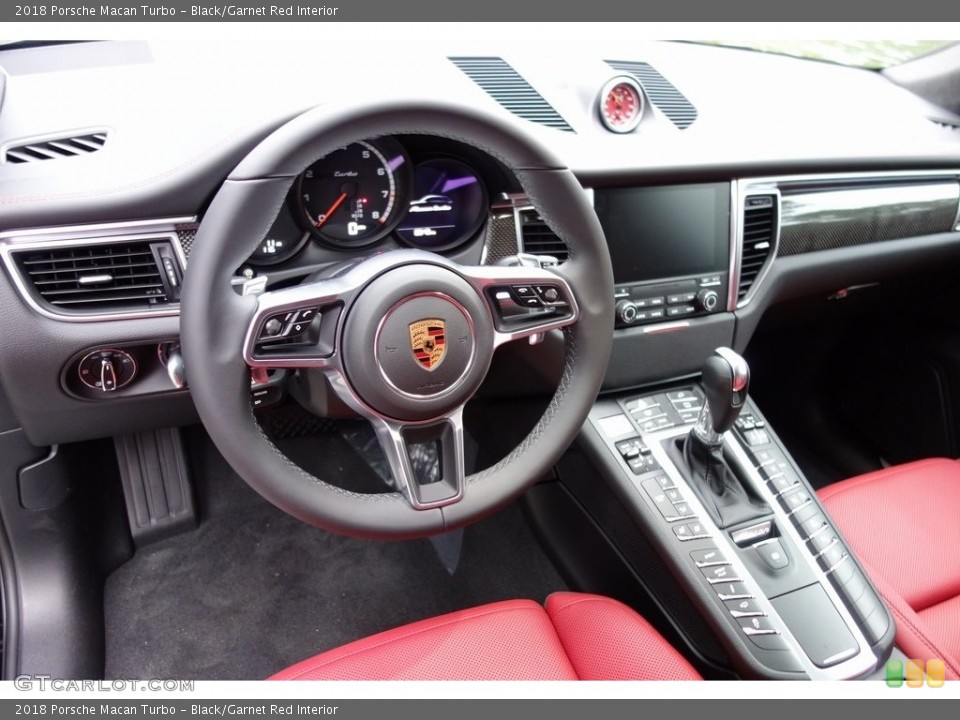 Black/Garnet Red Interior Controls for the 2018 Porsche Macan Turbo #130023130