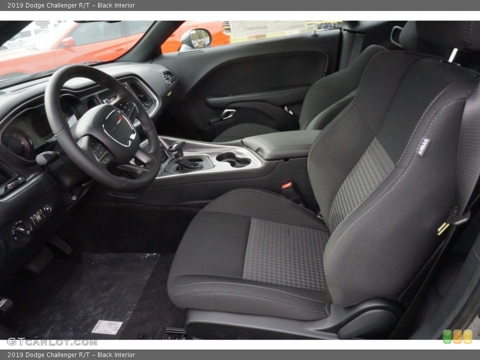 Black Interior Photo for the 2019 Dodge Challenger R/T #130056065