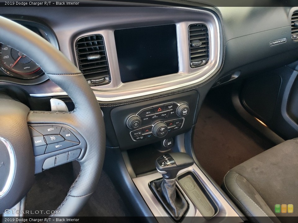 Black Interior Controls for the 2019 Dodge Charger R/T #130067312