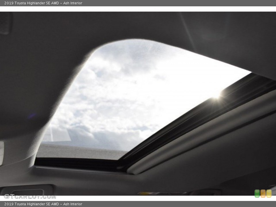 Ash Interior Sunroof for the 2019 Toyota Highlander SE AWD #130068479