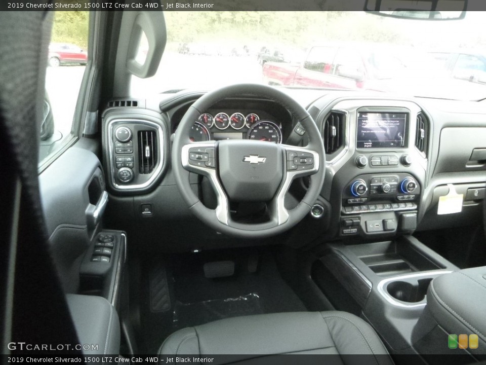 Jet Black Interior Dashboard for the 2019 Chevrolet Silverado 1500 LTZ Crew Cab 4WD #130075809