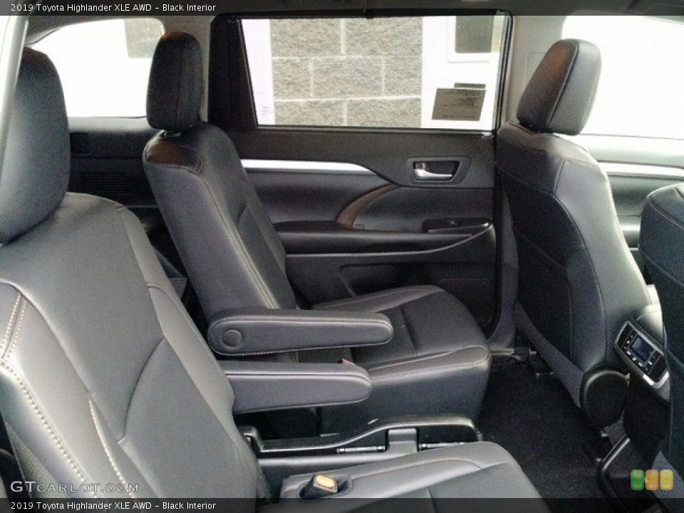 Black Interior Rear Seat for the 2019 Toyota Highlander XLE AWD #130076118