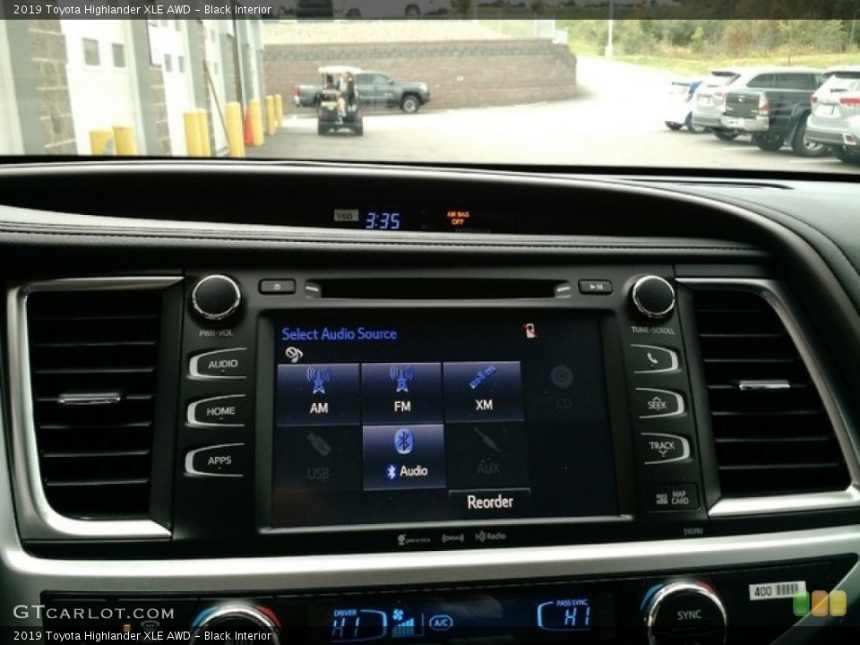 Black Interior Controls for the 2019 Toyota Highlander XLE AWD #130076559