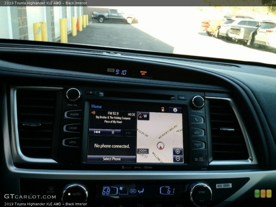 Black Interior Navigation for the 2019 Toyota Highlander XLE AWD #130080309