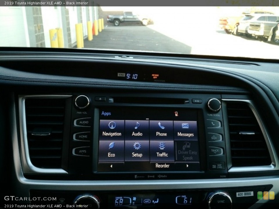 Black Interior Controls for the 2019 Toyota Highlander XLE AWD #130080321