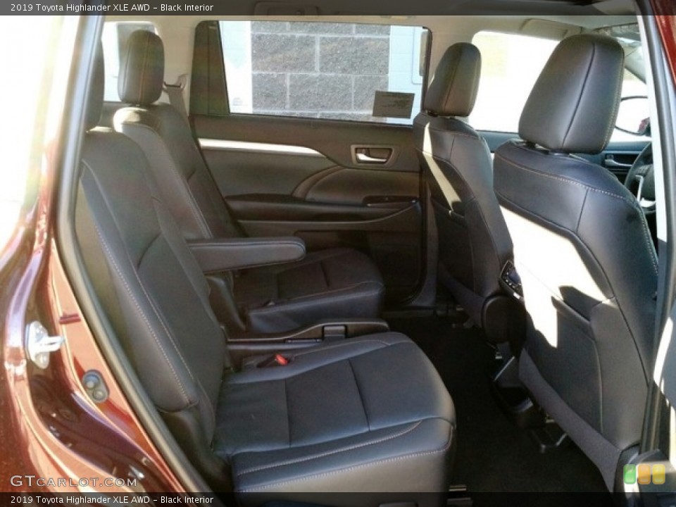Black Interior Rear Seat for the 2019 Toyota Highlander XLE AWD #130080403