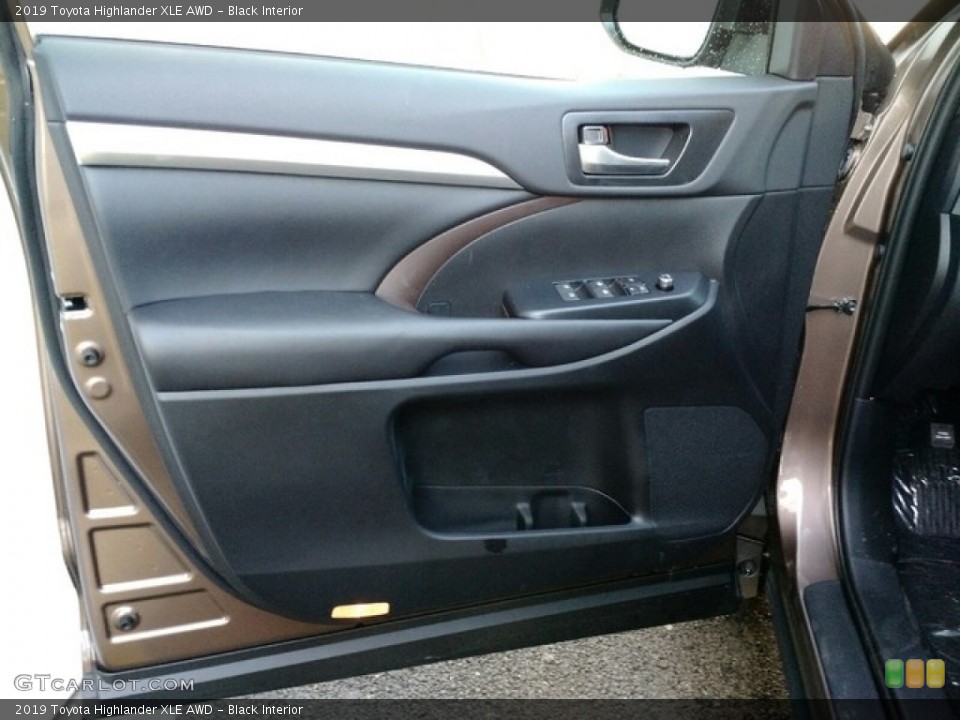 Black Interior Door Panel for the 2019 Toyota Highlander XLE AWD #130080714