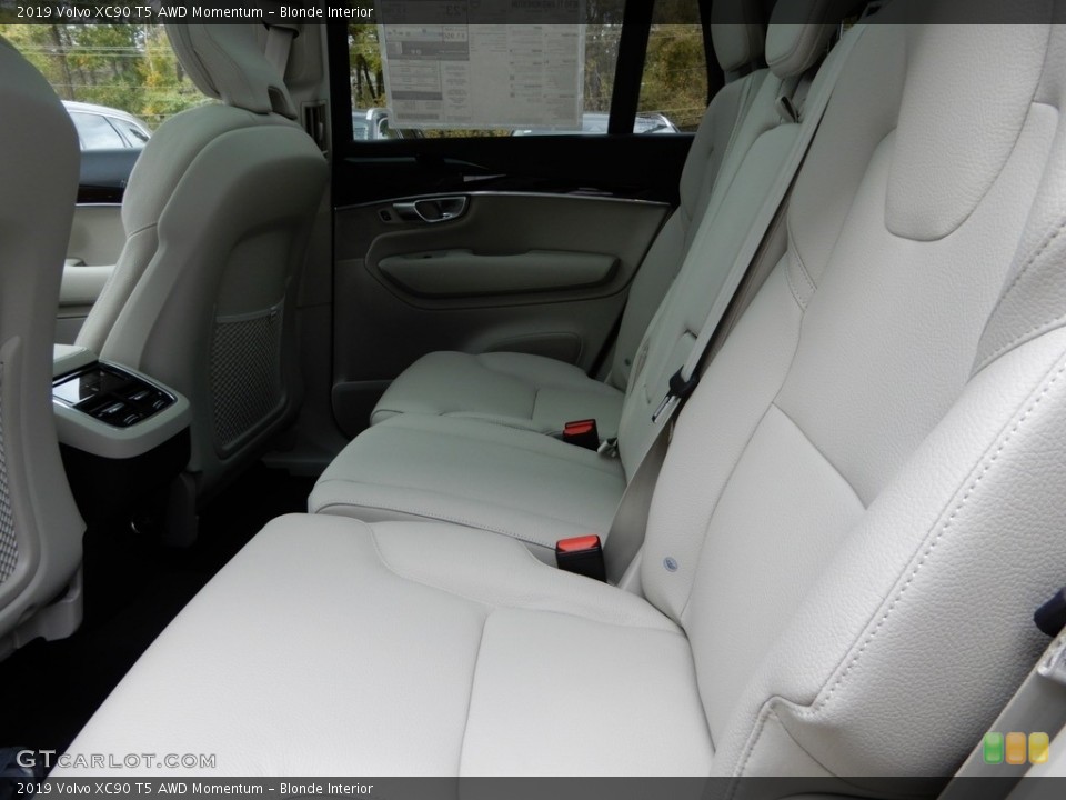 Blonde Interior Rear Seat for the 2019 Volvo XC90 T5 AWD Momentum #130134398