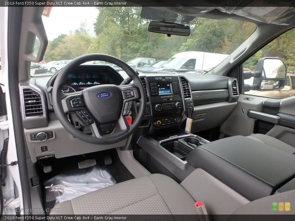 Earth Gray Interior Photo for the 2019 Ford F350 Super Duty XLT Crew Cab 4x4 #130135616