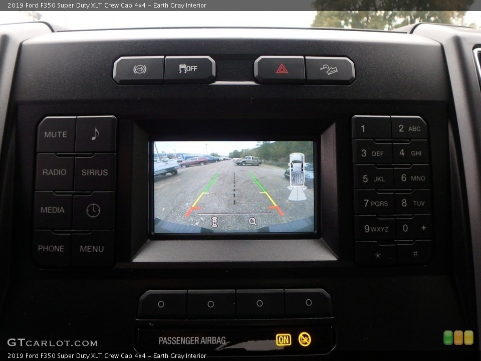 Earth Gray Interior Controls for the 2019 Ford F350 Super Duty XLT Crew Cab 4x4 #130135709