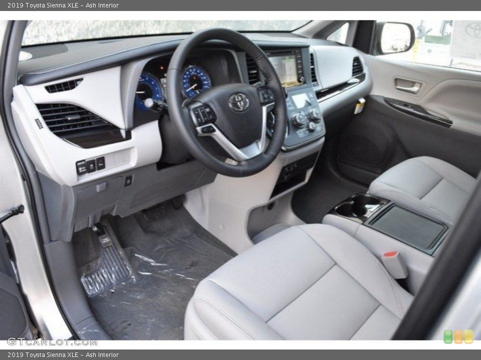 Ash Interior Photo for the 2019 Toyota Sienna XLE #130156098