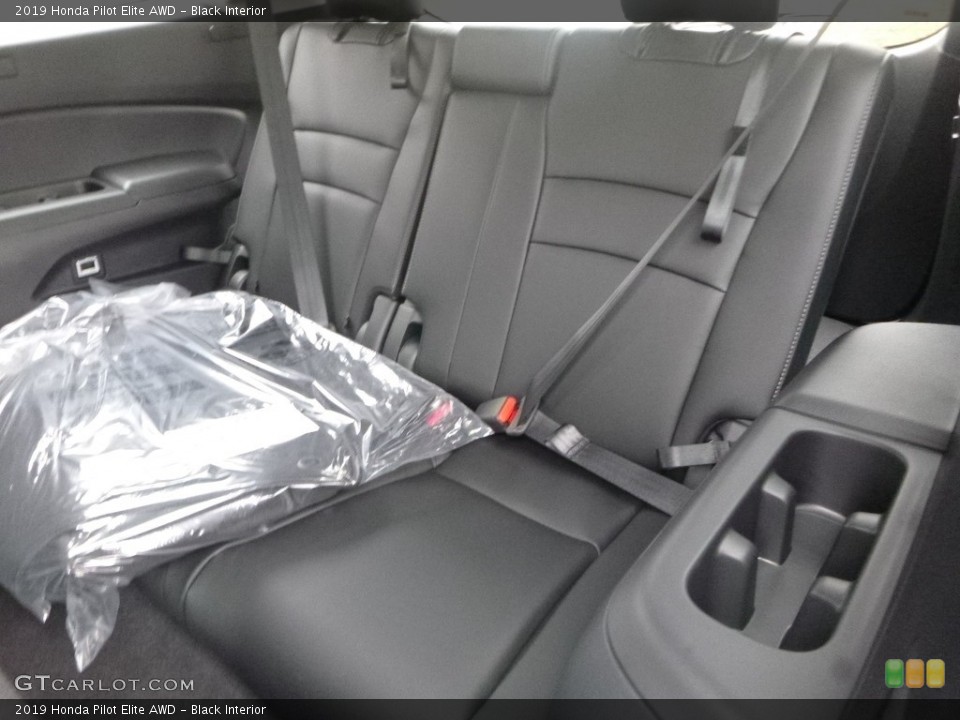 Black Interior Rear Seat for the 2019 Honda Pilot Elite AWD #130159671
