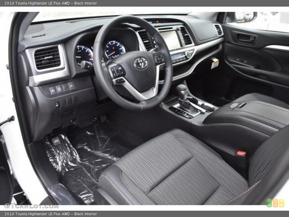 Black Interior Photo for the 2019 Toyota Highlander LE Plus AWD #130173648