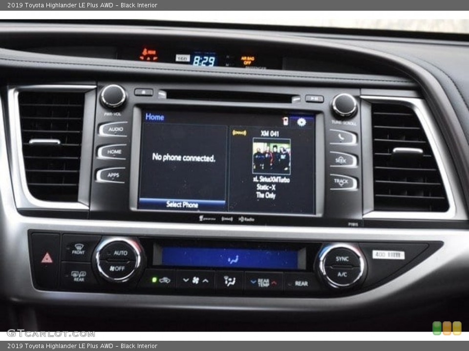 Black Interior Controls for the 2019 Toyota Highlander LE Plus AWD #130173726
