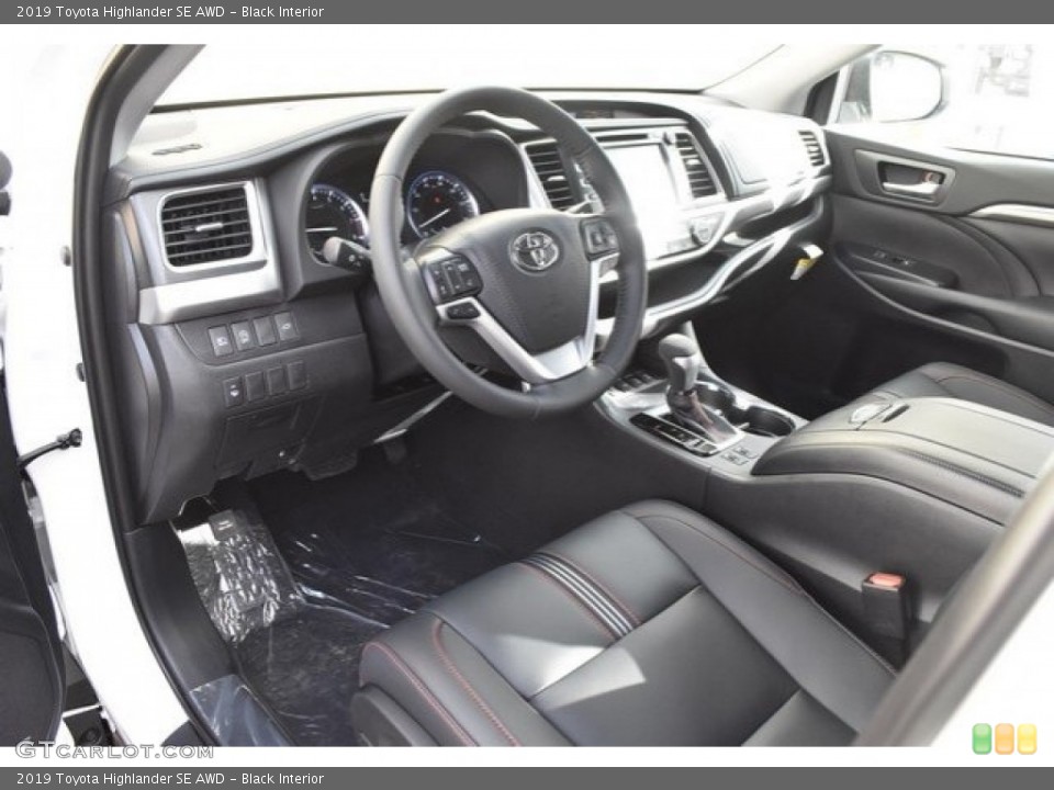 Black Interior Photo for the 2019 Toyota Highlander SE AWD #130174308