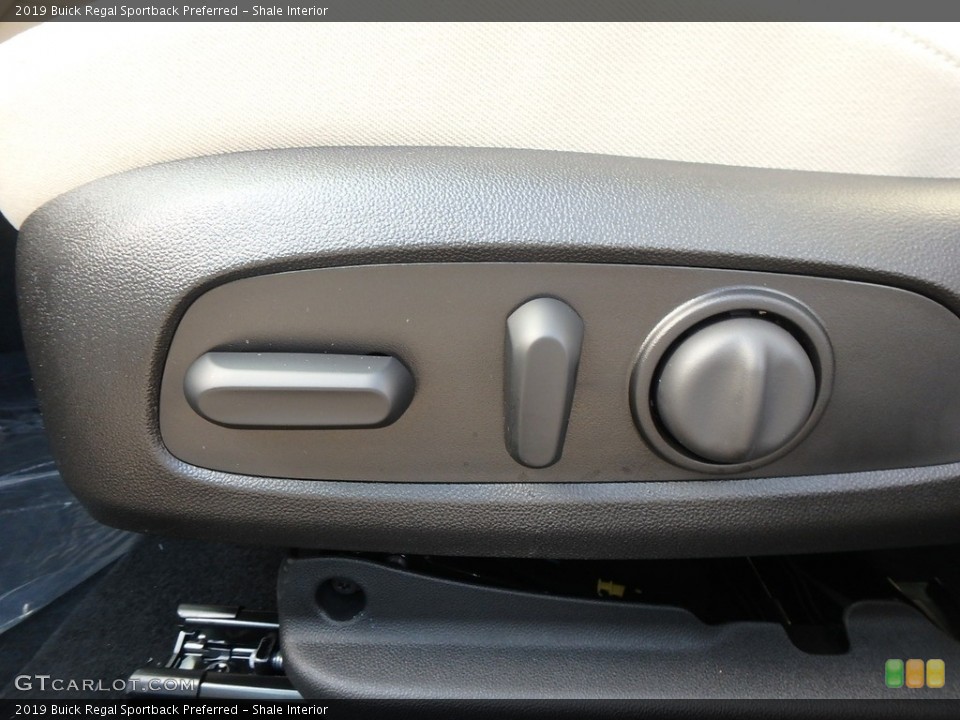 Shale Interior Controls for the 2019 Buick Regal Sportback Preferred #130179861