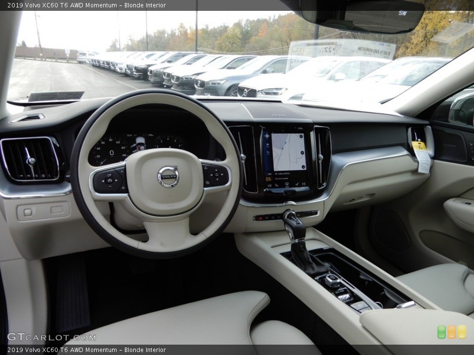 Blonde Interior Photo for the 2019 Volvo XC60 T6 AWD Momentum #130226709