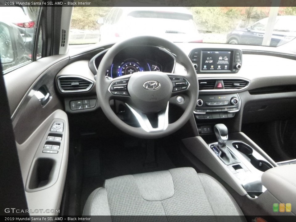 Black Interior Photo for the 2019 Hyundai Santa Fe SEL AWD #130233043