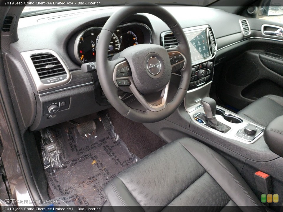 Black Interior Photo for the 2019 Jeep Grand Cherokee Limited 4x4 #130248149
