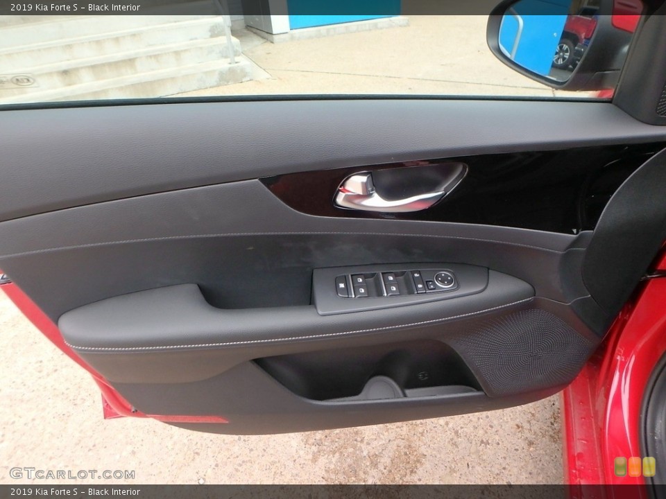 Black Interior Door Panel for the 2019 Kia Forte S #130252583