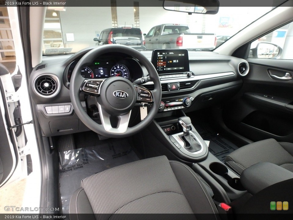 Black Interior Photo for the 2019 Kia Forte LXS #130253603