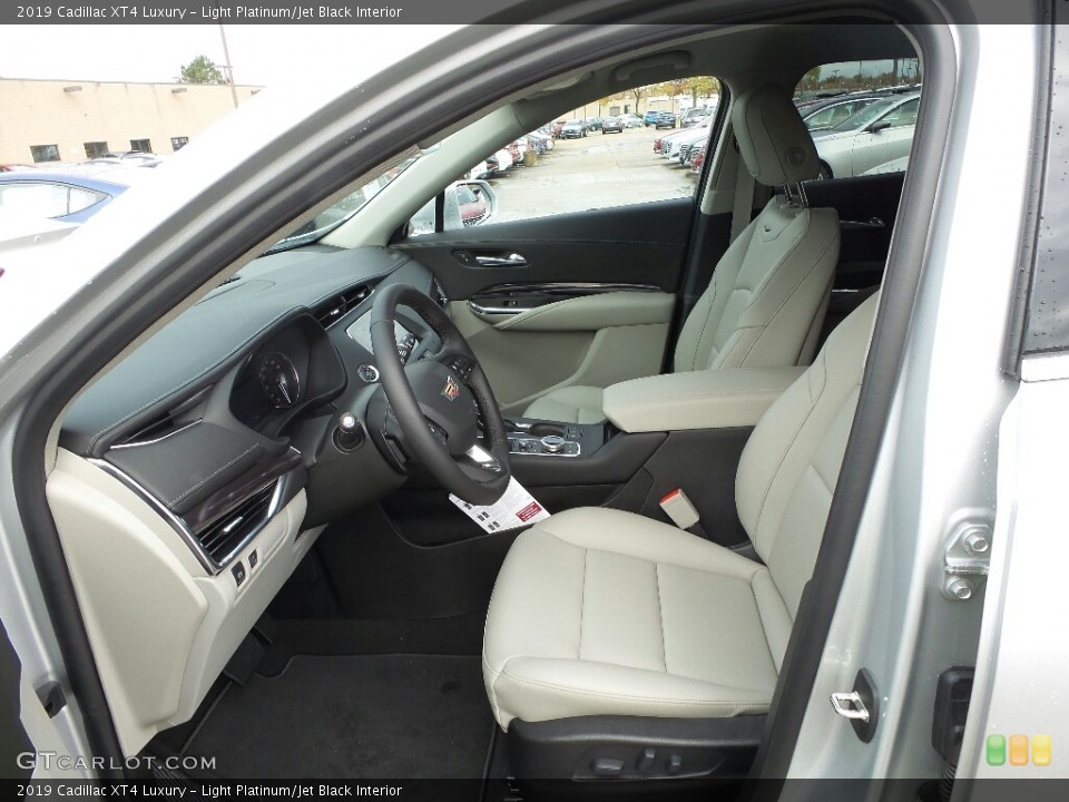 Light Platinum/Jet Black Interior Photo for the 2019 Cadillac XT4 Luxury #130295450