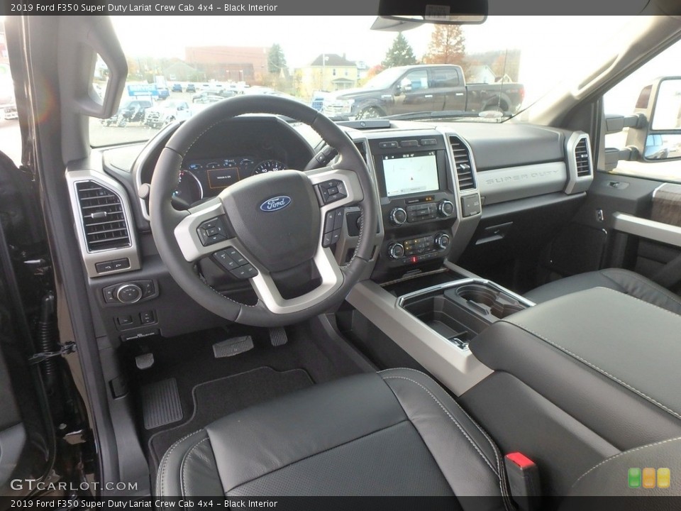 Black Interior Photo for the 2019 Ford F350 Super Duty Lariat Crew Cab 4x4 #130328818