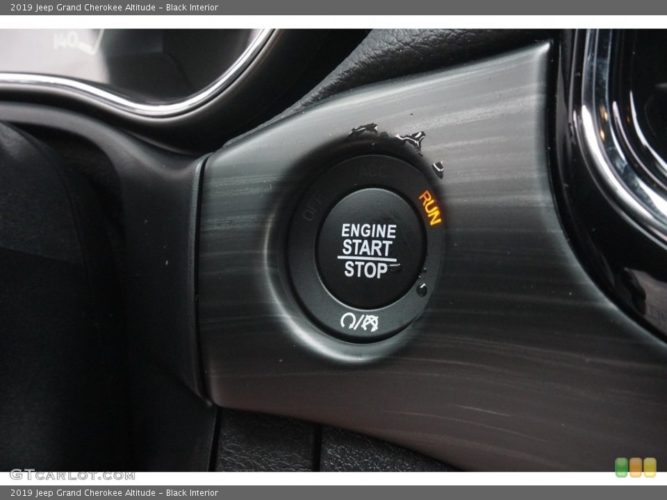 Black Interior Controls for the 2019 Jeep Grand Cherokee Altitude #130358645