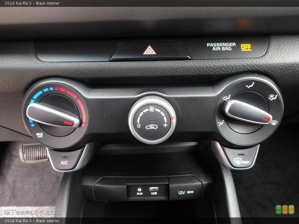 Black Interior Controls for the 2019 Kia Rio S #130424897